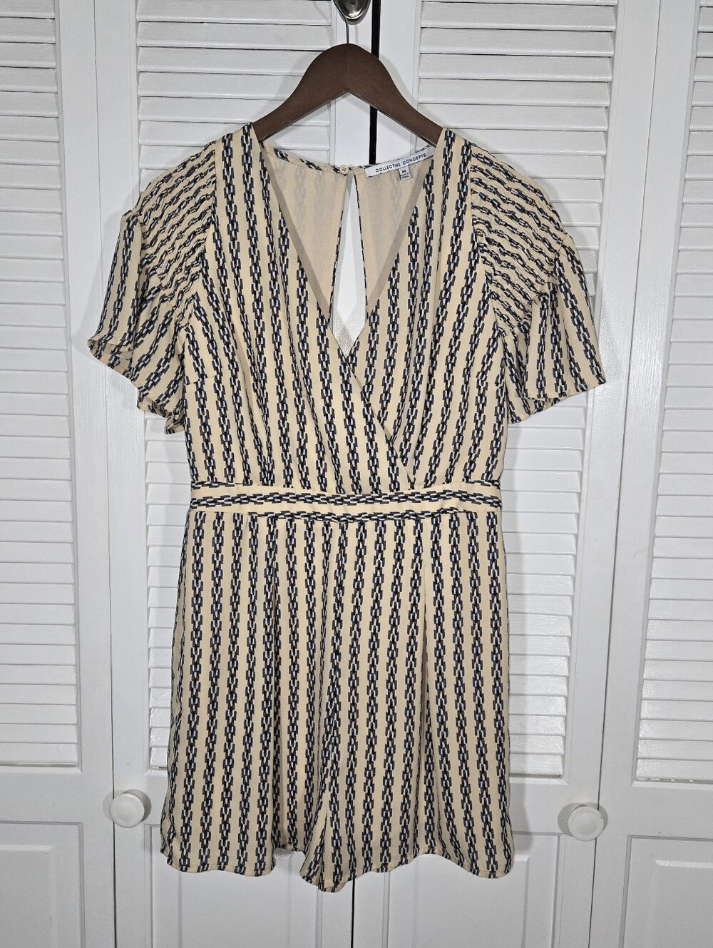 Collective Concepts Geo Zig Zag Stripe Surplice V Neck Flutter Sleeve Romper M